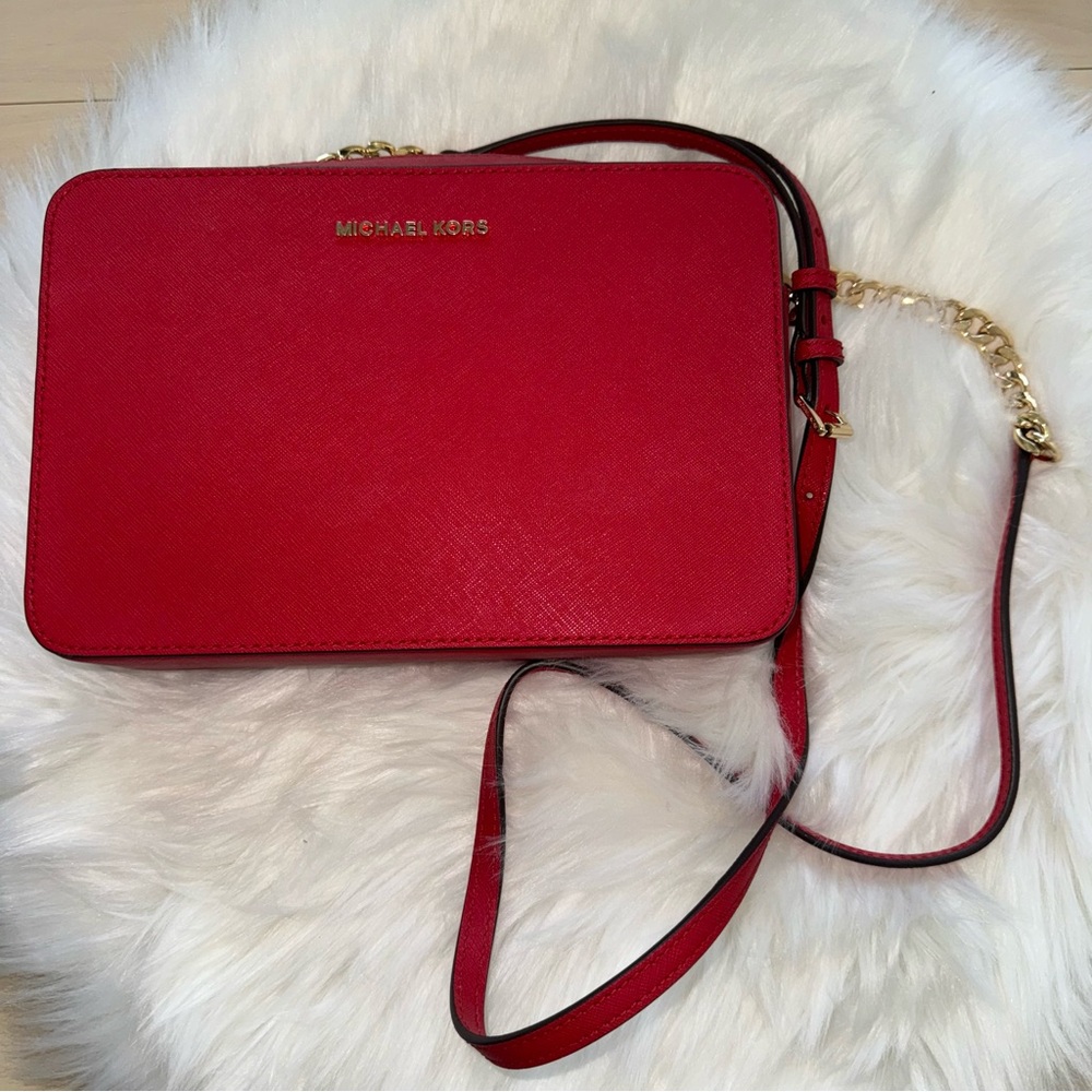 Like New Michael Kors MK Crossbody. - Picture 3 of 8
